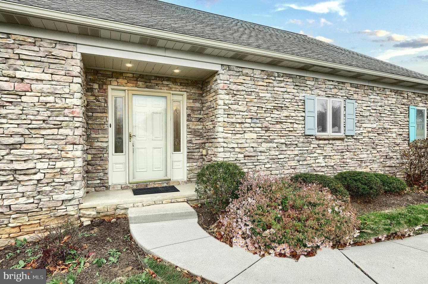 1317 Manor Road photo 10