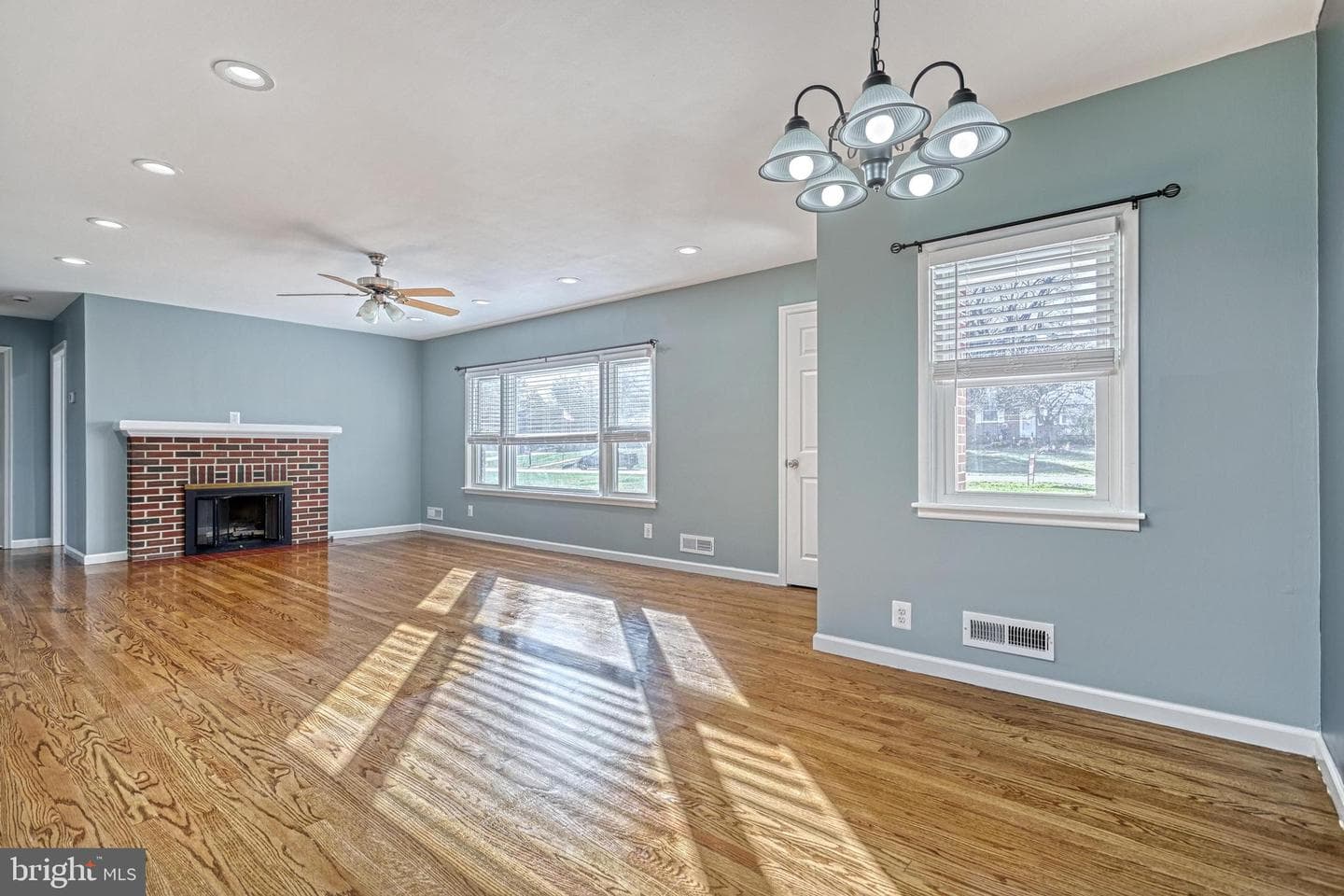 17 Charles Avenue photo 8