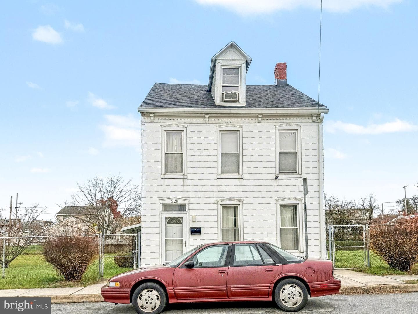 329 Wheatfield Street photo 2
