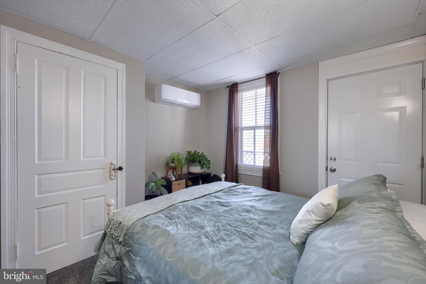 857 E Princess Street photo 17