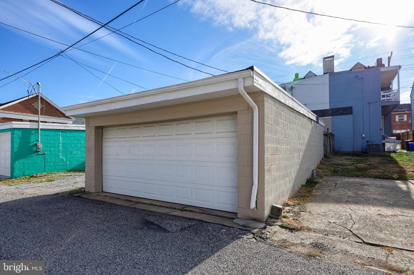 857 E Princess Street photo 36