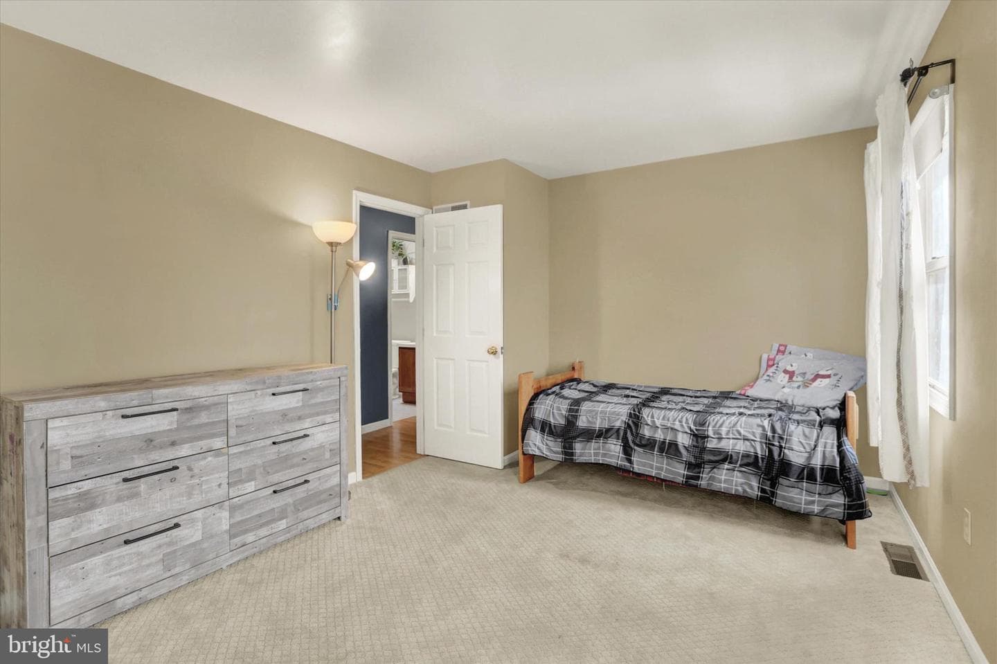 405 Clover Road photo 30