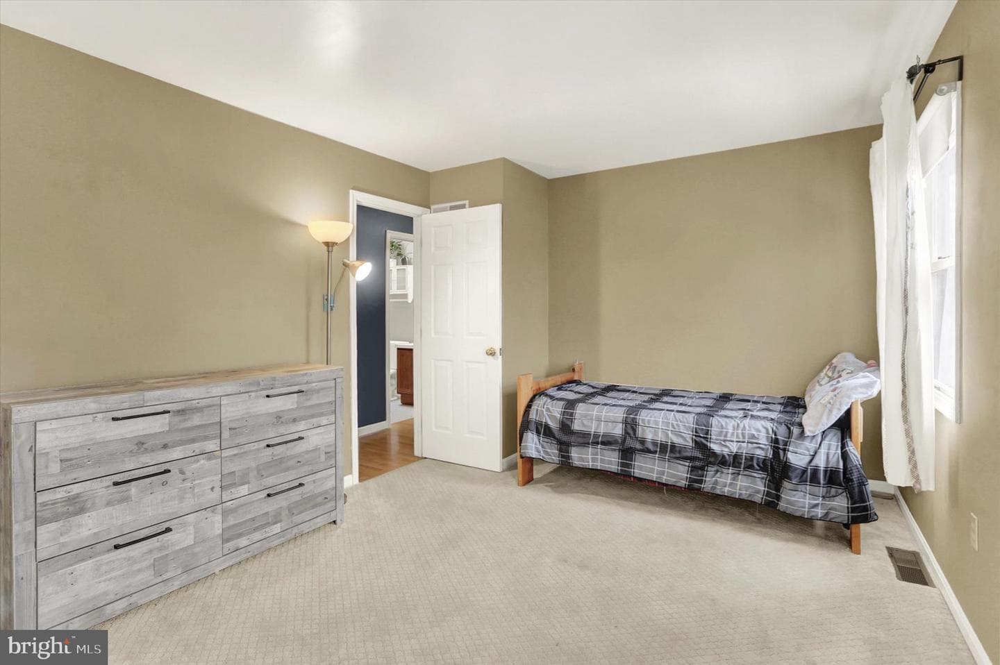 405 Clover Road photo 31