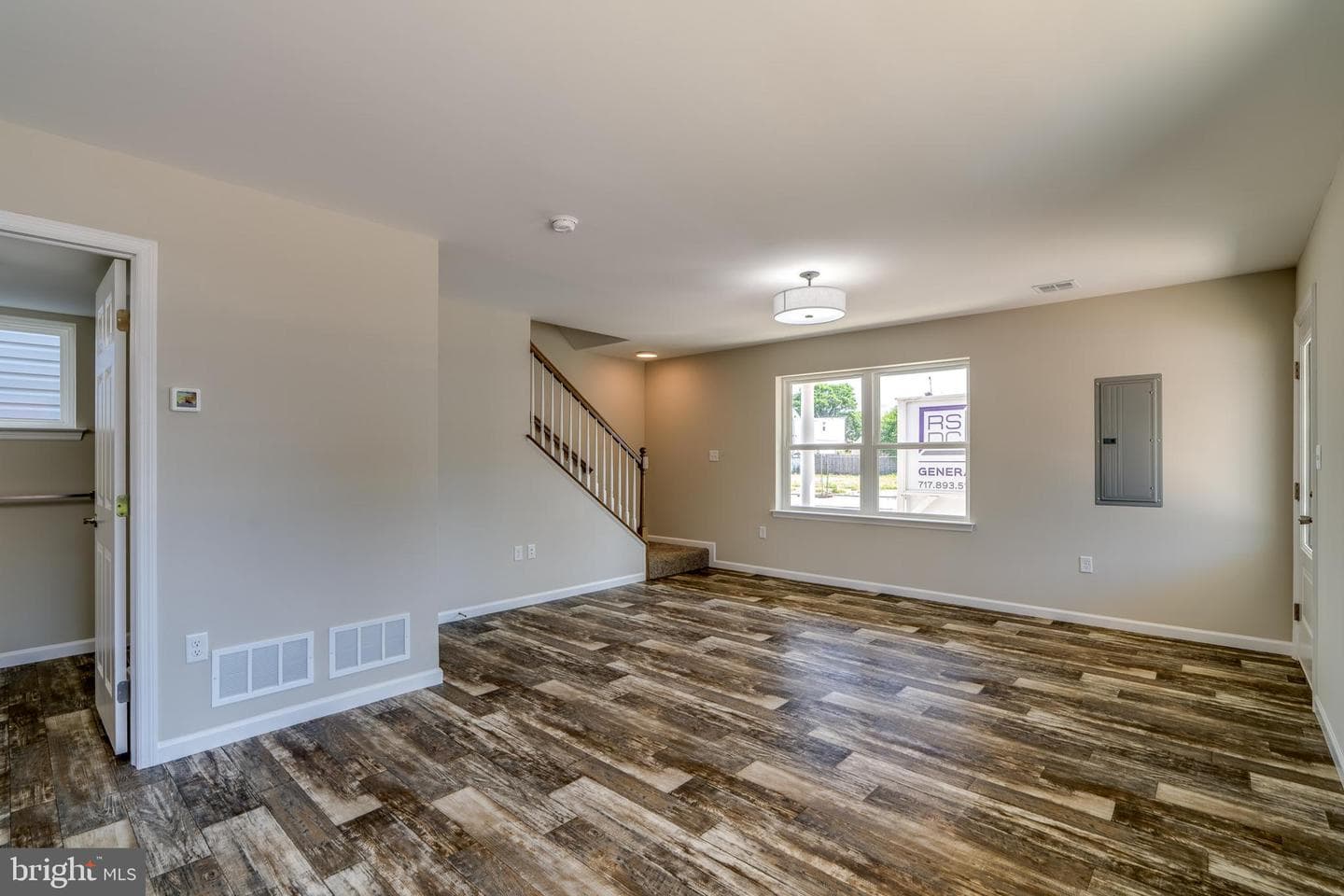 254 S Queen Street photo 11
