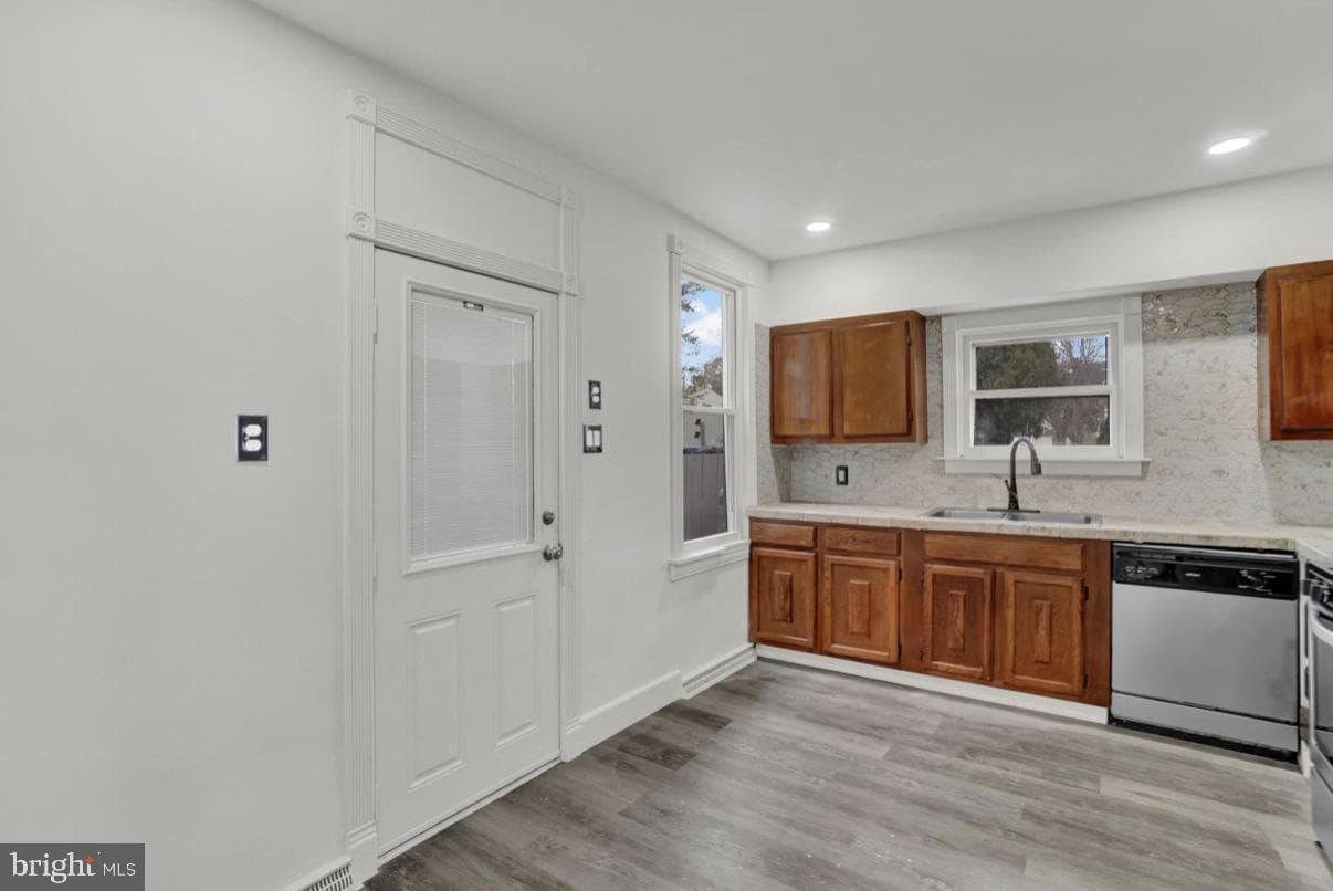 1151 E King Street photo 4