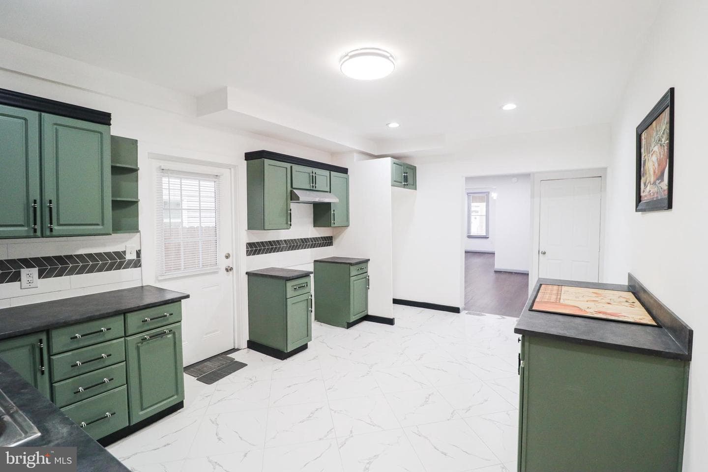 539 W King Street photo 15