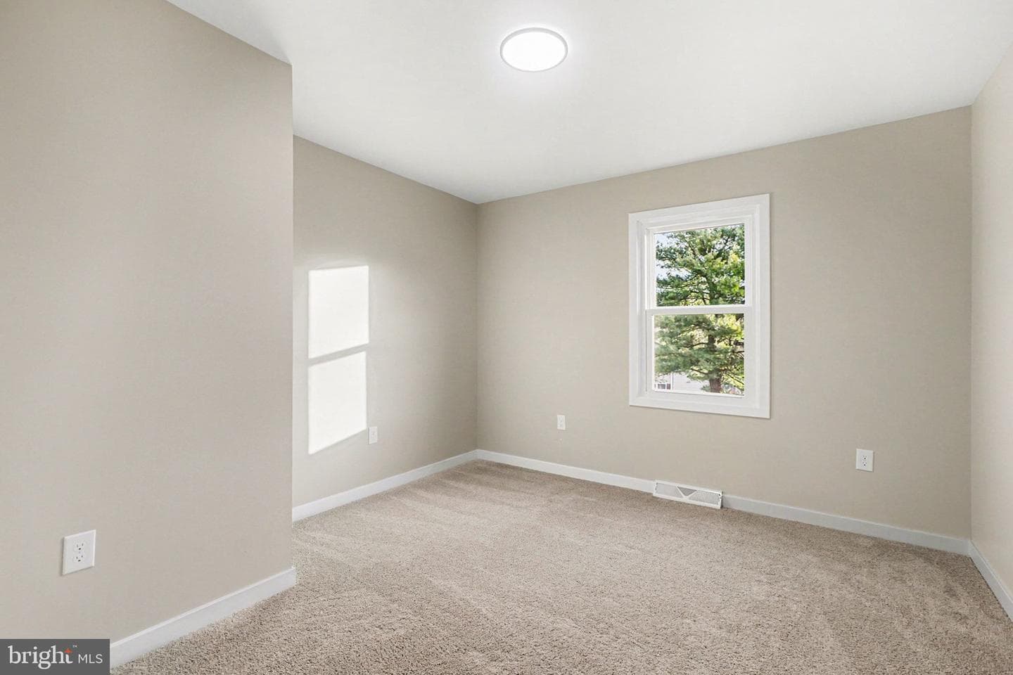 752 Collina Drive photo 11