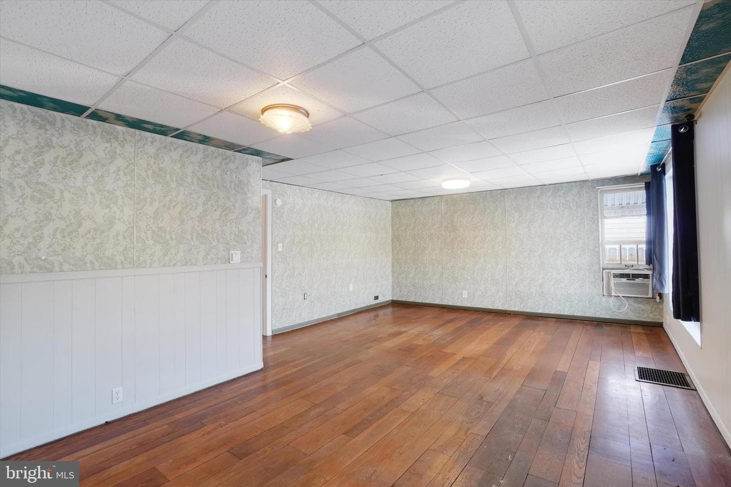 321 Fredrick Court photo 4