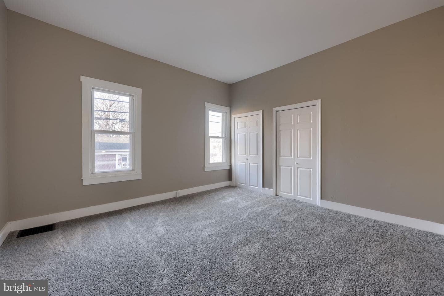 372 E Philadelphia Street photo 13