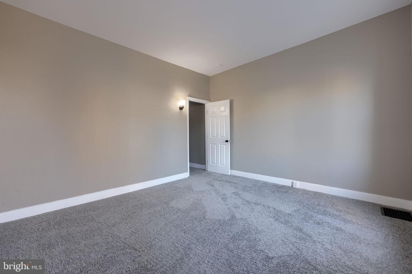 372 E Philadelphia Street photo 14