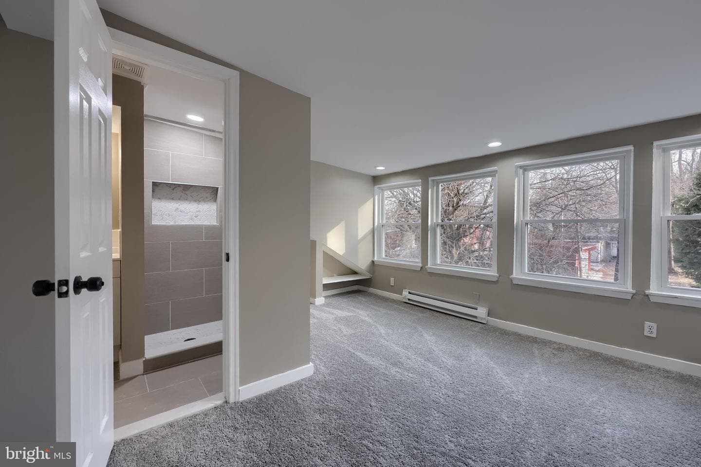 372 E Philadelphia Street photo 18