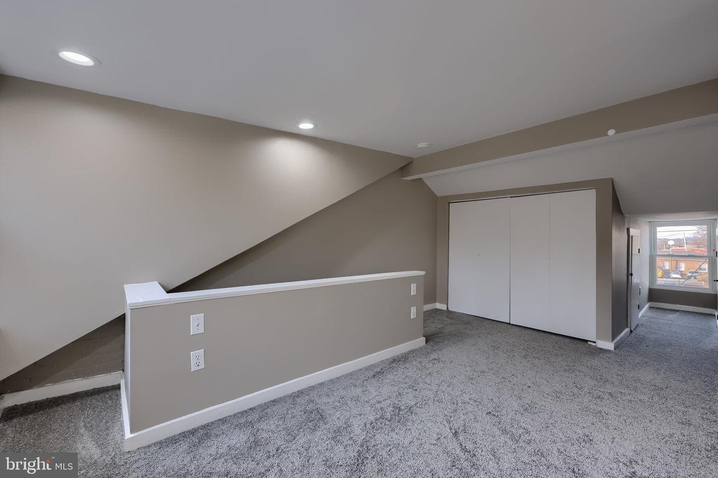 372 E Philadelphia Street photo 19