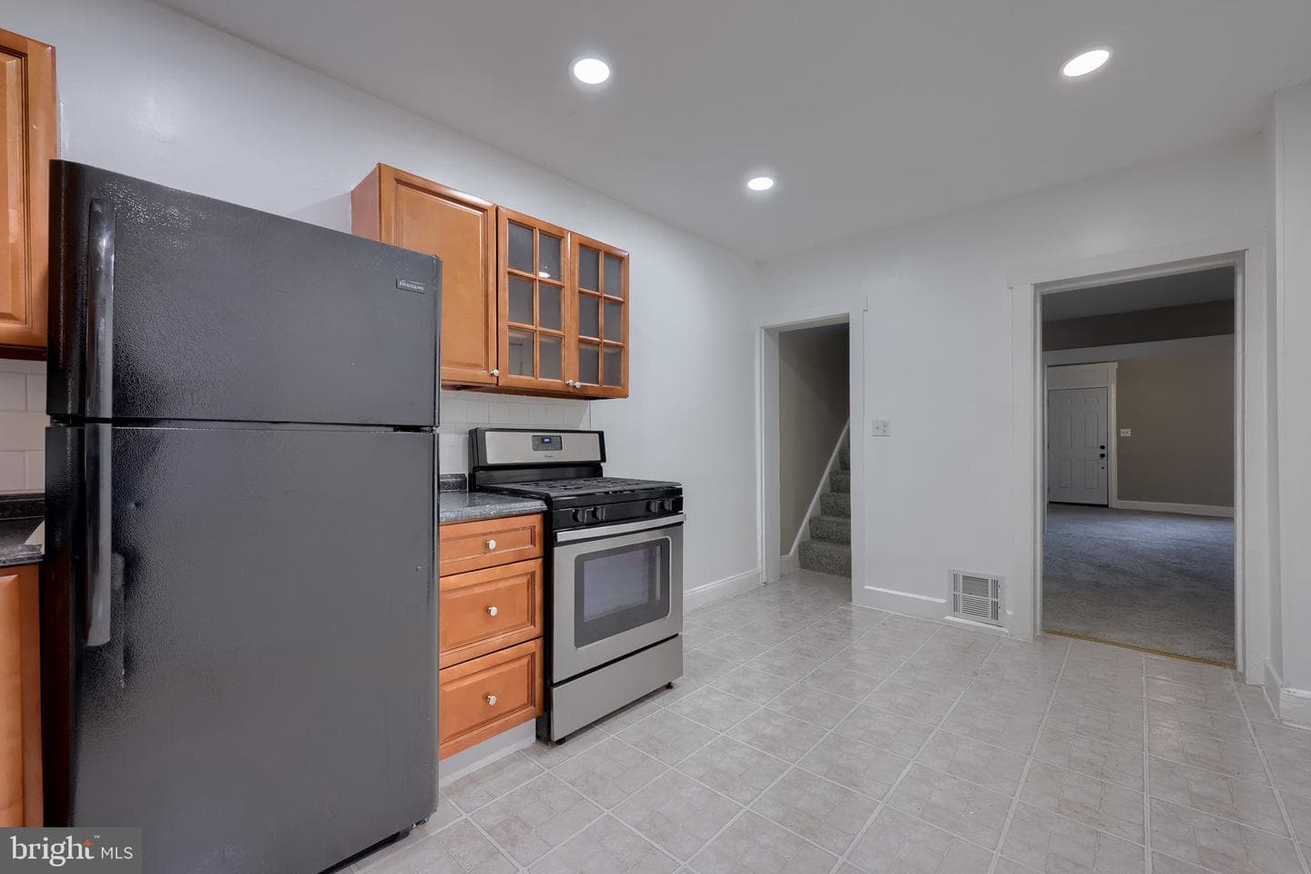 372 E Philadelphia Street photo 4