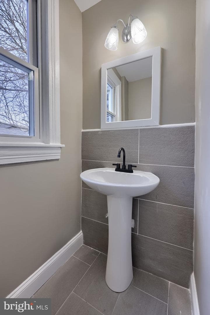 372 E Philadelphia Street photo 6