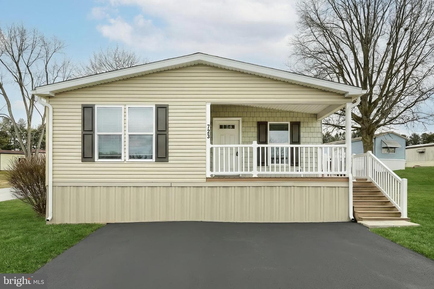 723 Lake Drive photo 3