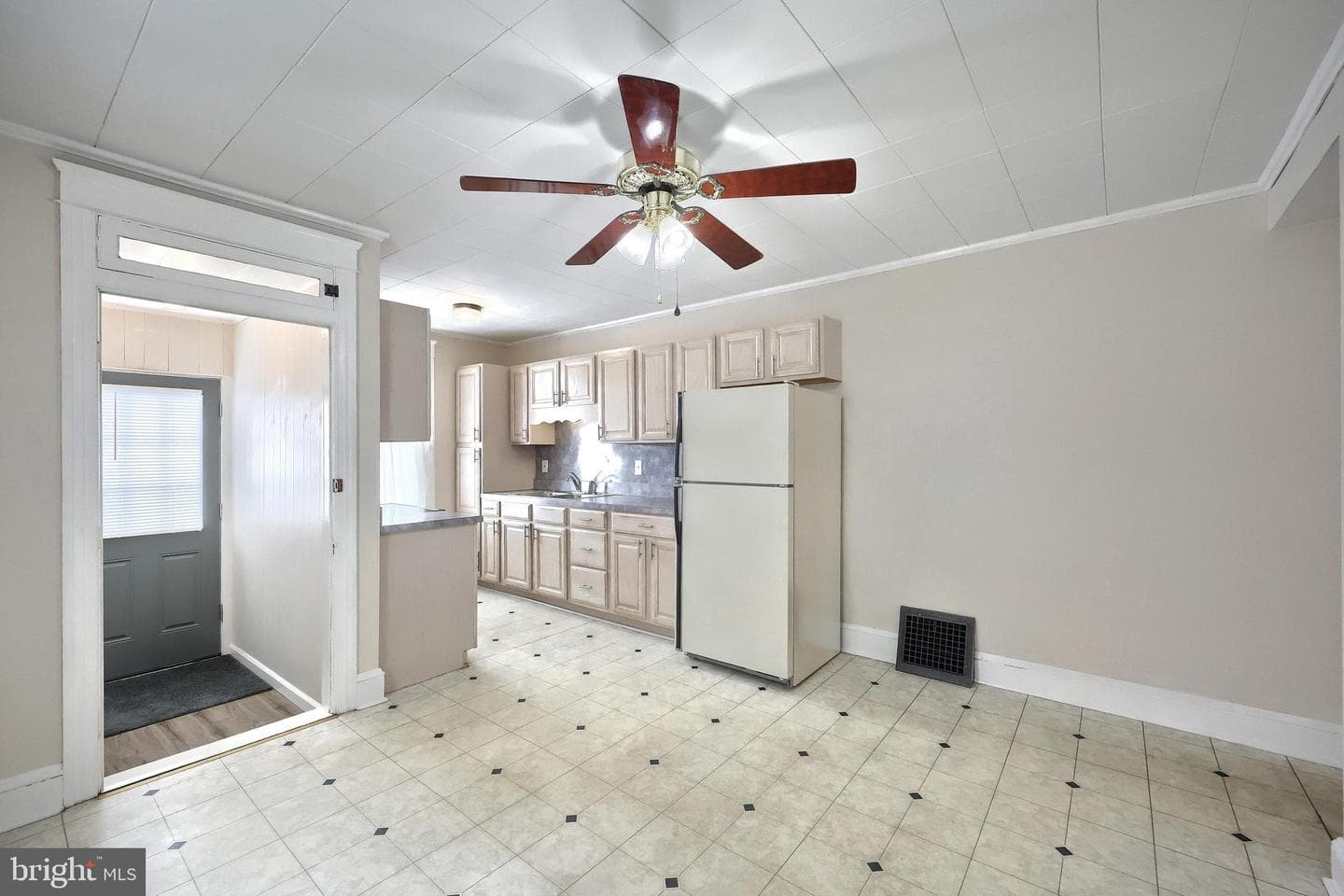 551 McAllister Street photo 9
