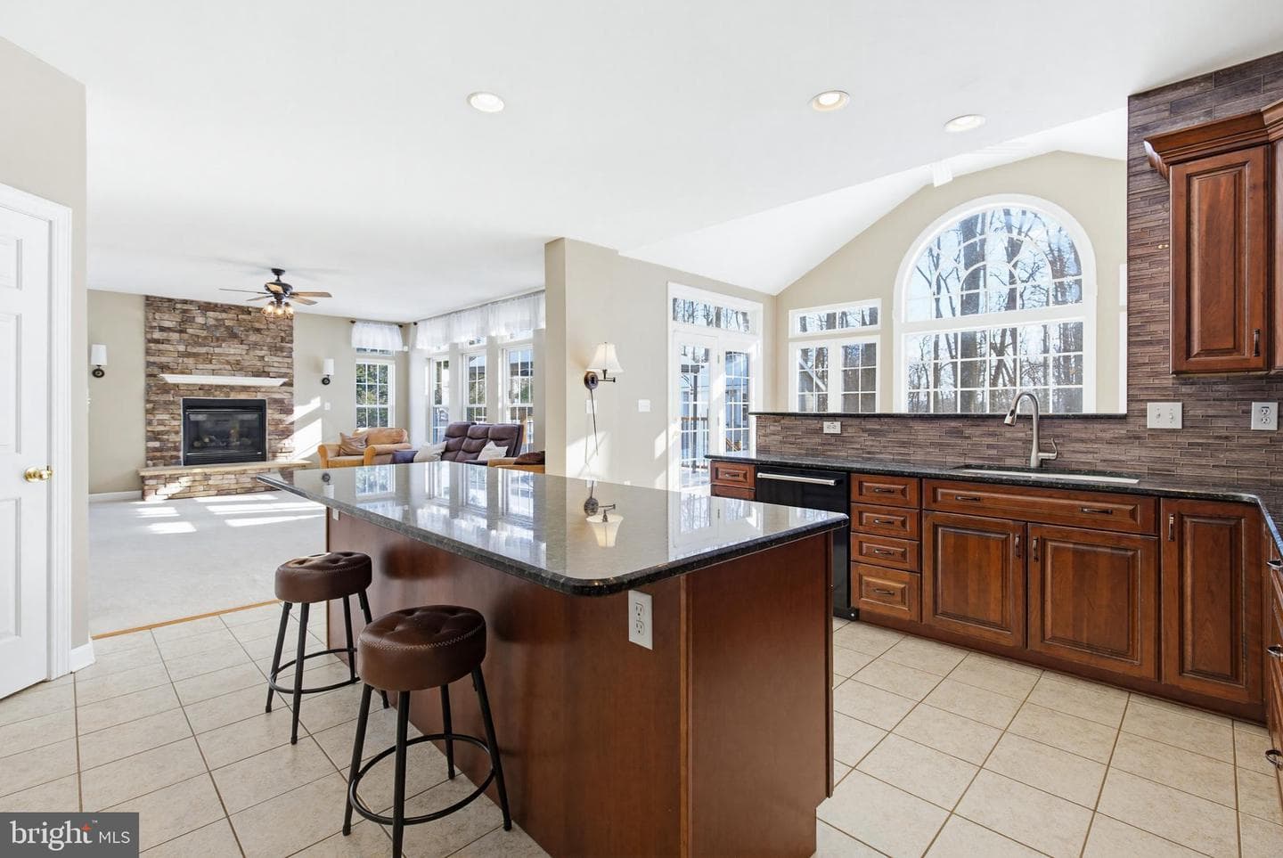 495 Lakeview Drive photo 3