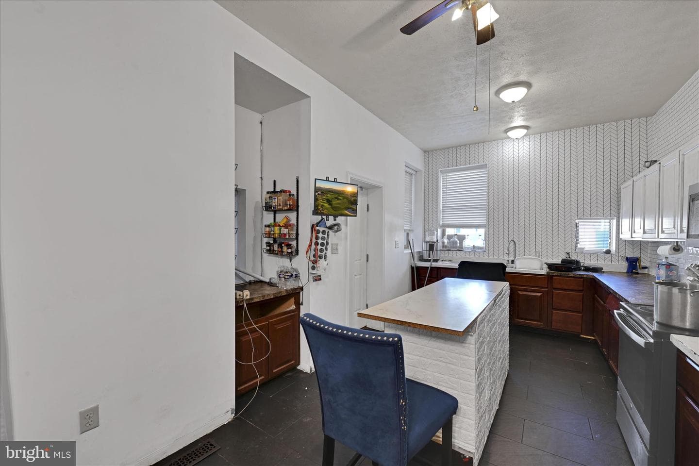 321 E Poplar Street photo 13