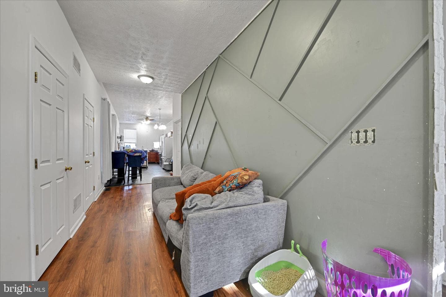 321 E Poplar Street photo 8