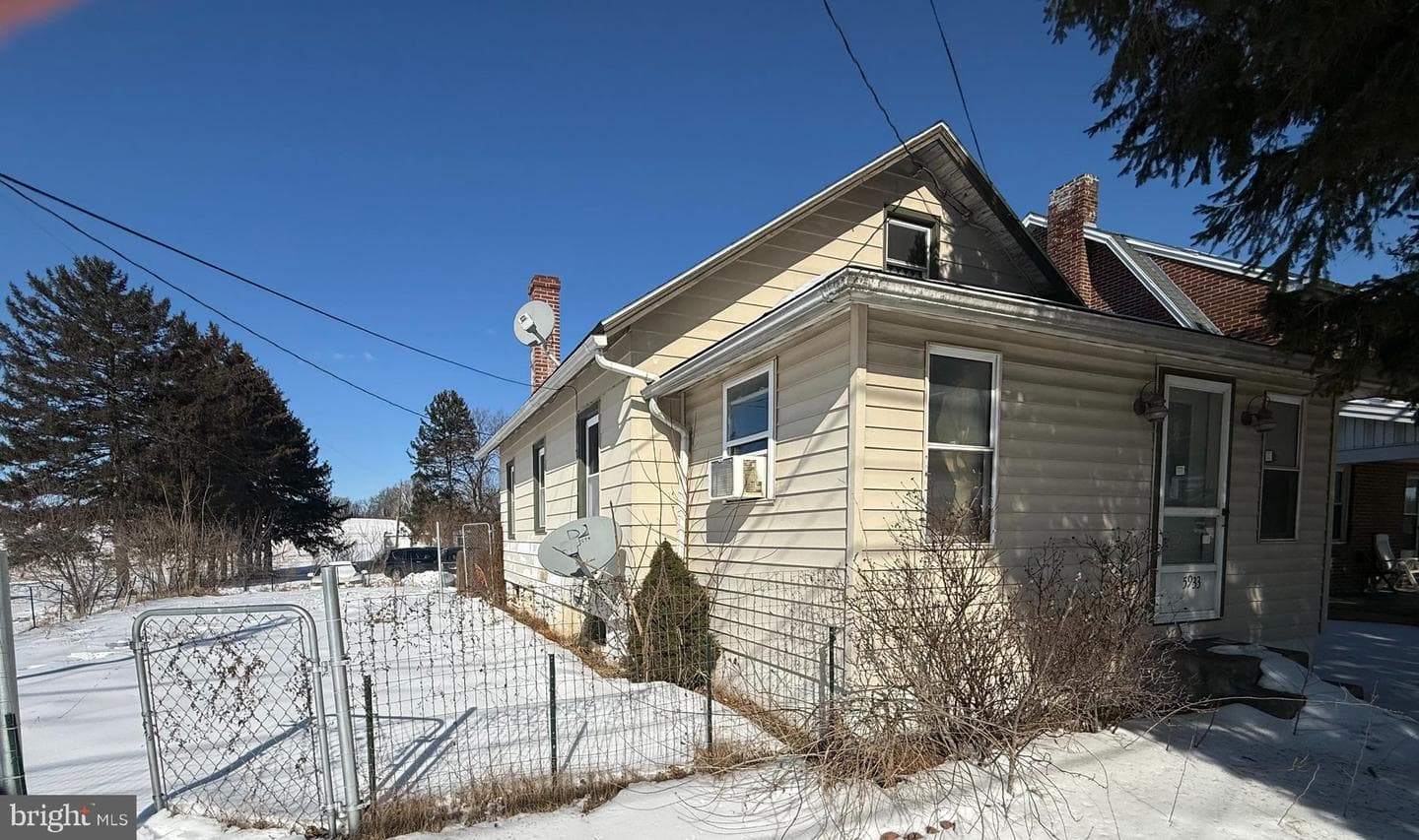 5933 Lincoln Highway W photo 1