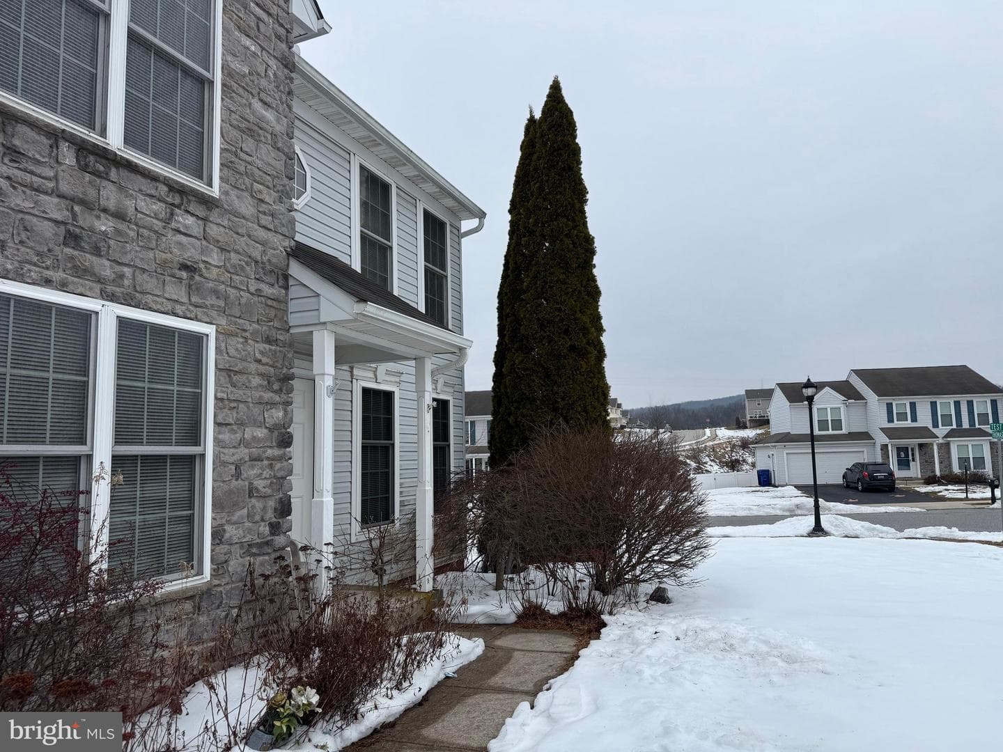 140 Thomas Drive photo 2