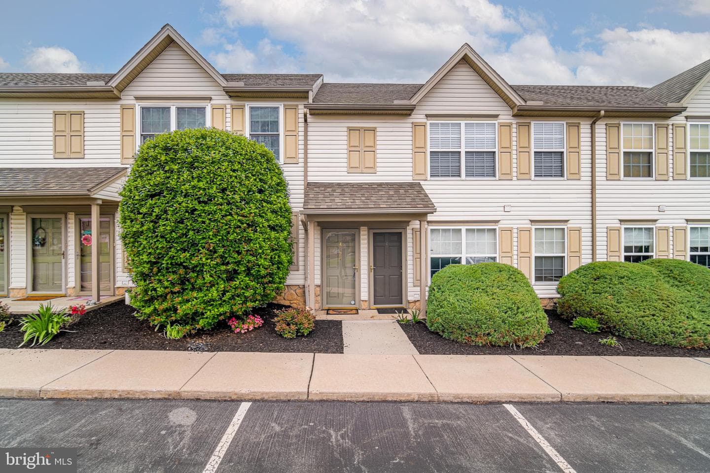 452b Buttonwood Lane