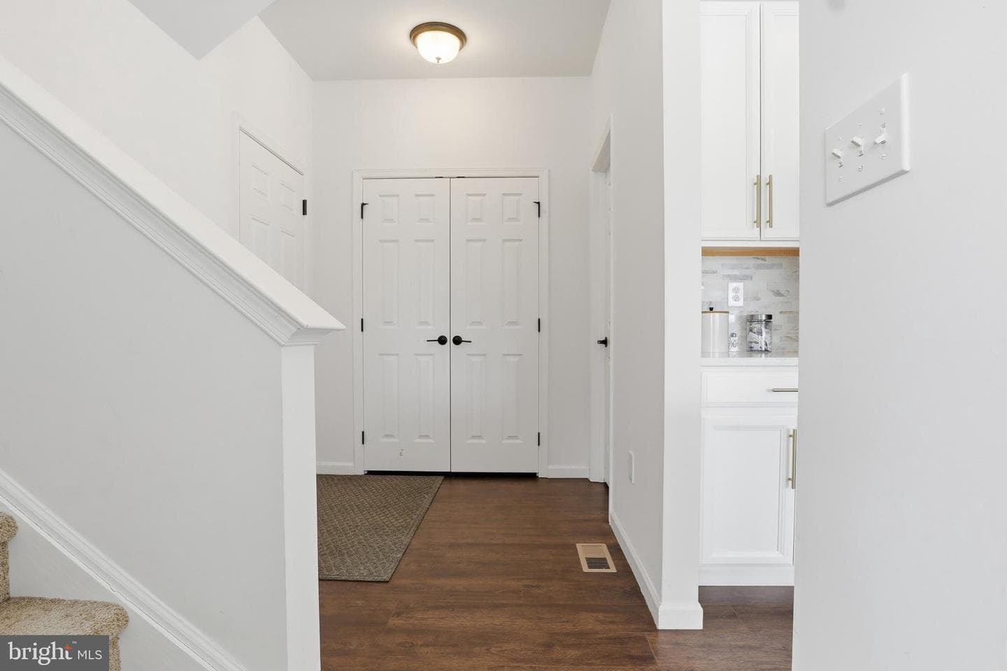 520 Darrow Road photo 22