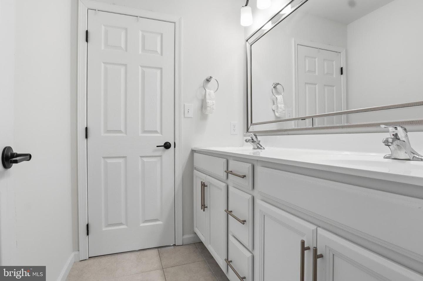 520 Darrow Road photo 25