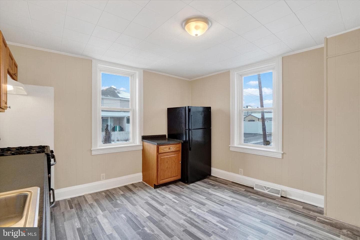 923 E Princess Street photo 10