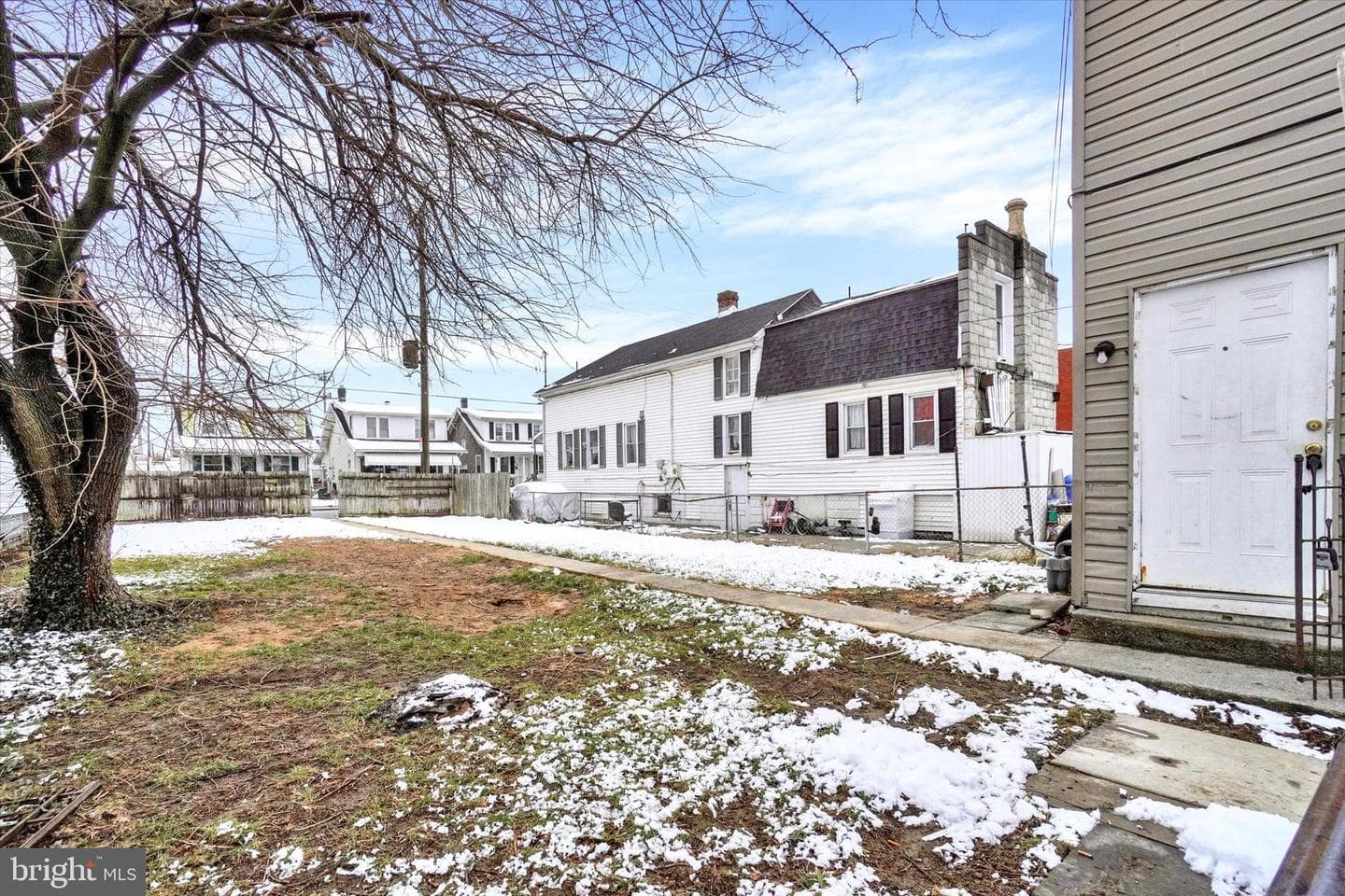 923 E Princess Street photo 22
