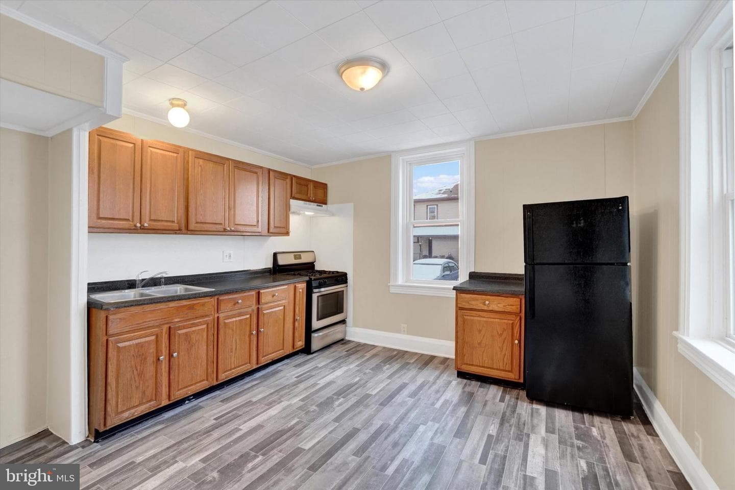923 E Princess Street photo 9