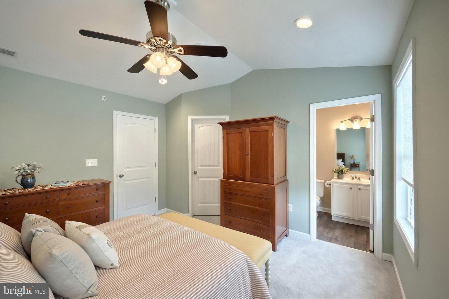 517 Charles Avenue photo 16