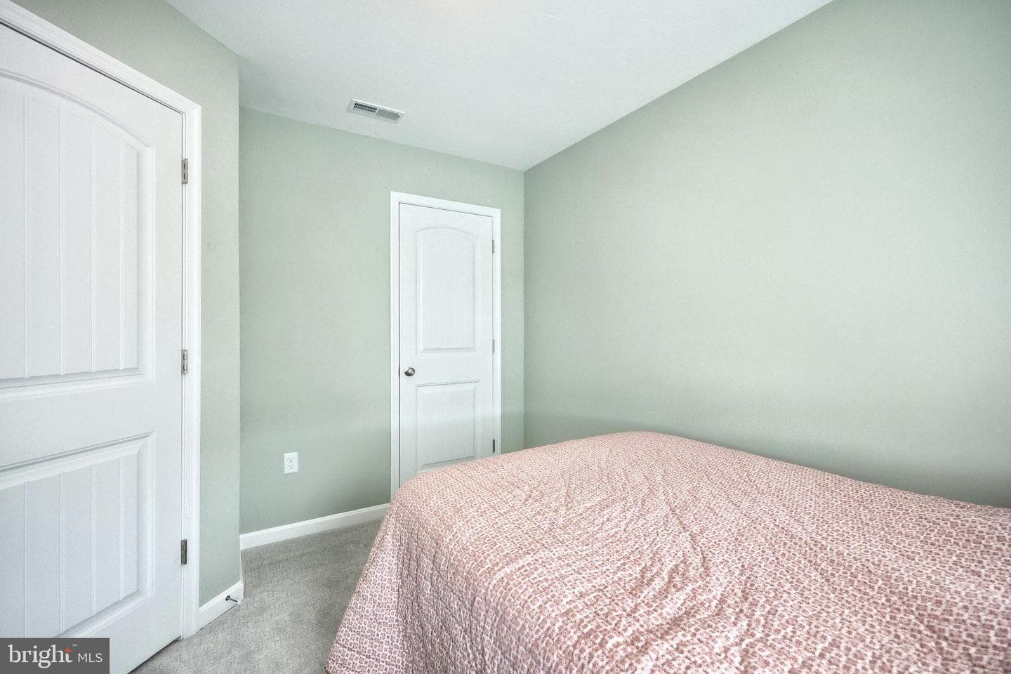 517 Charles Avenue photo 24