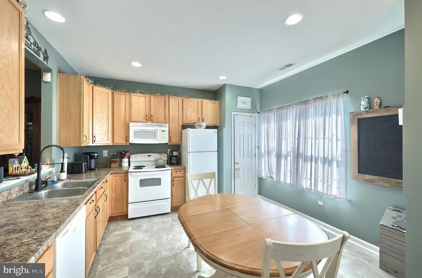712 Spencer Drive photo 9