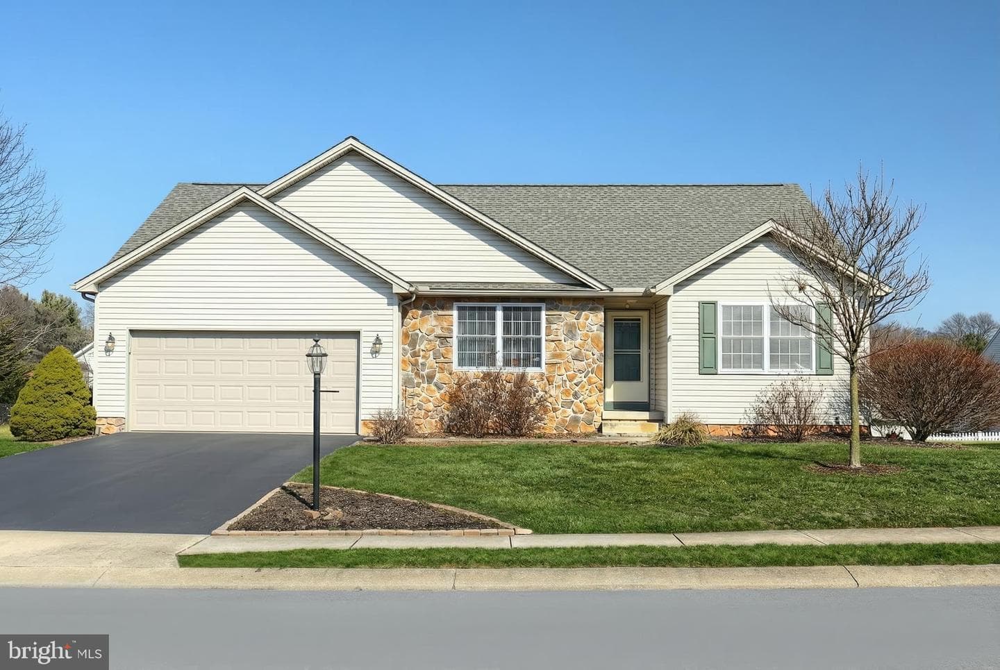 1835 Michelle Drive photo 2