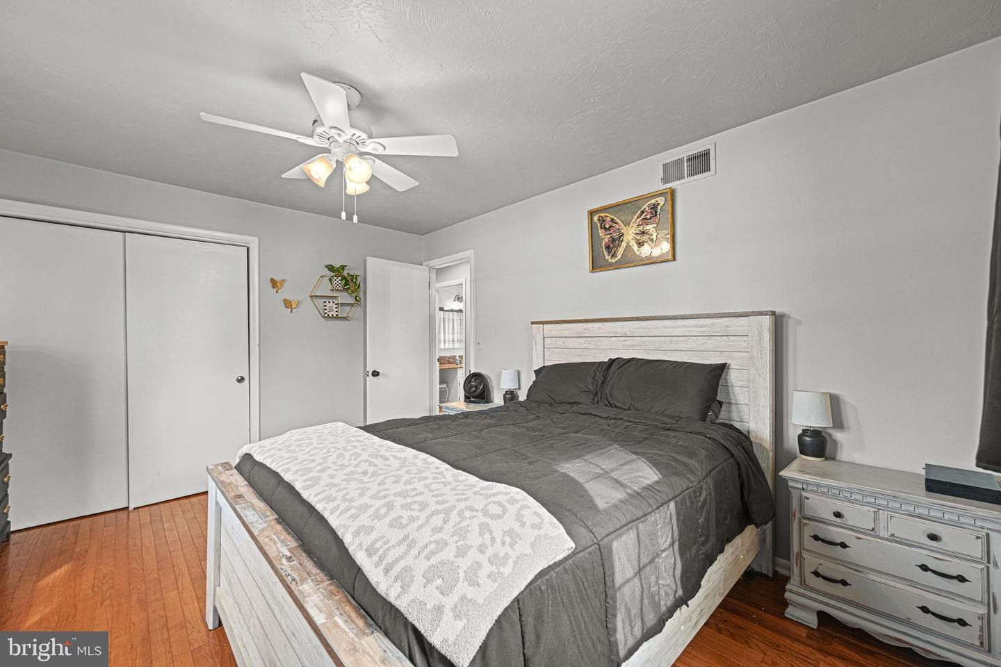 3541 Village Road photo 15