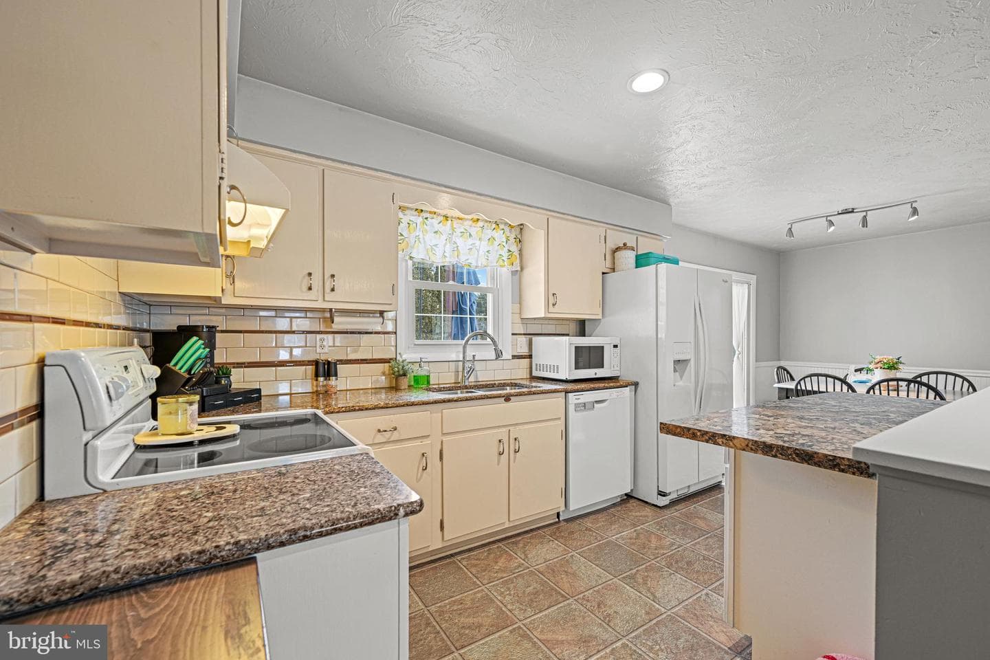 3541 Village Road photo 5