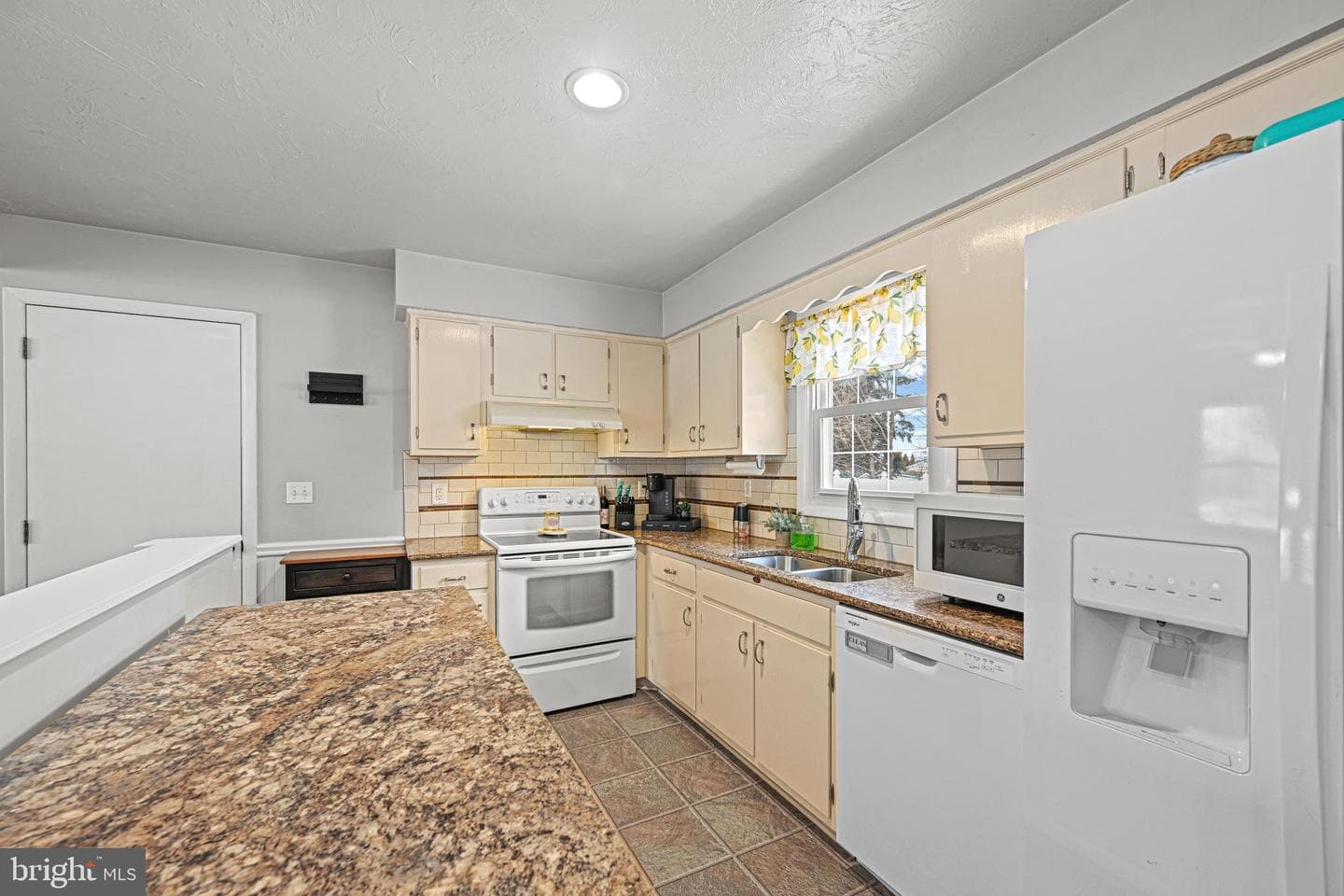 3541 Village Road photo 8