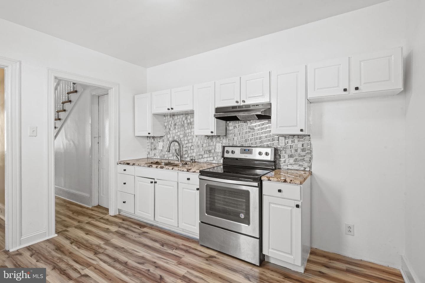 126 N Queen Street photo 12
