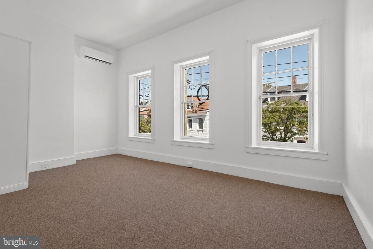 126 N Queen Street photo 15