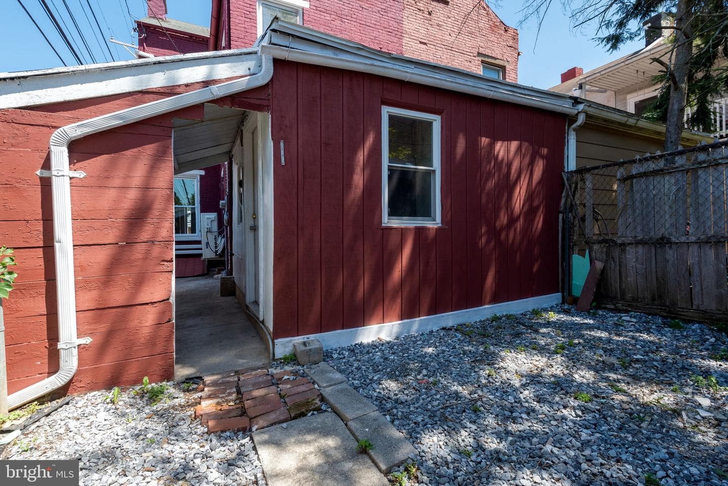 126 N Queen Street photo 28