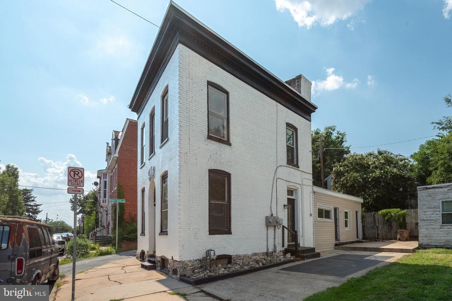 315 W North Street photo 3