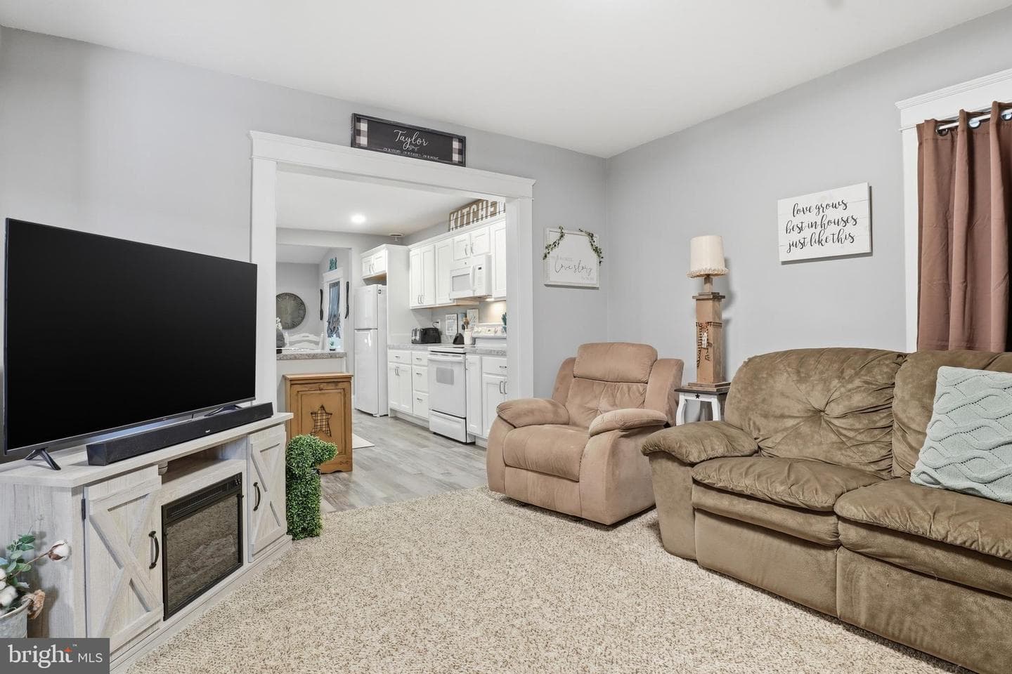 538 York Street photo 8