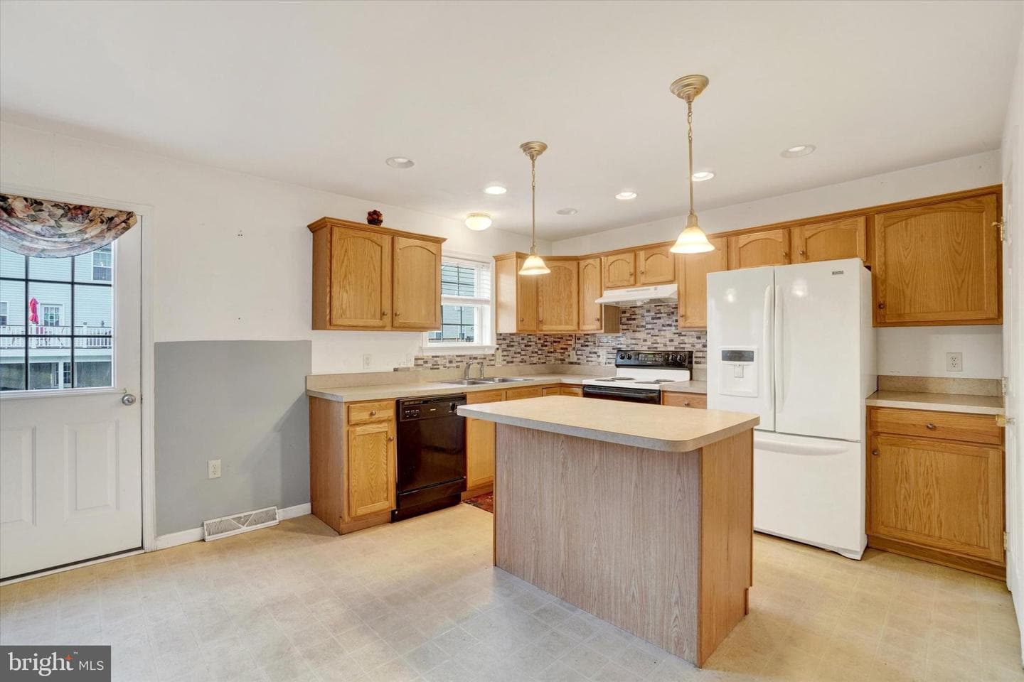590 Thomas Armor Drive photo 9