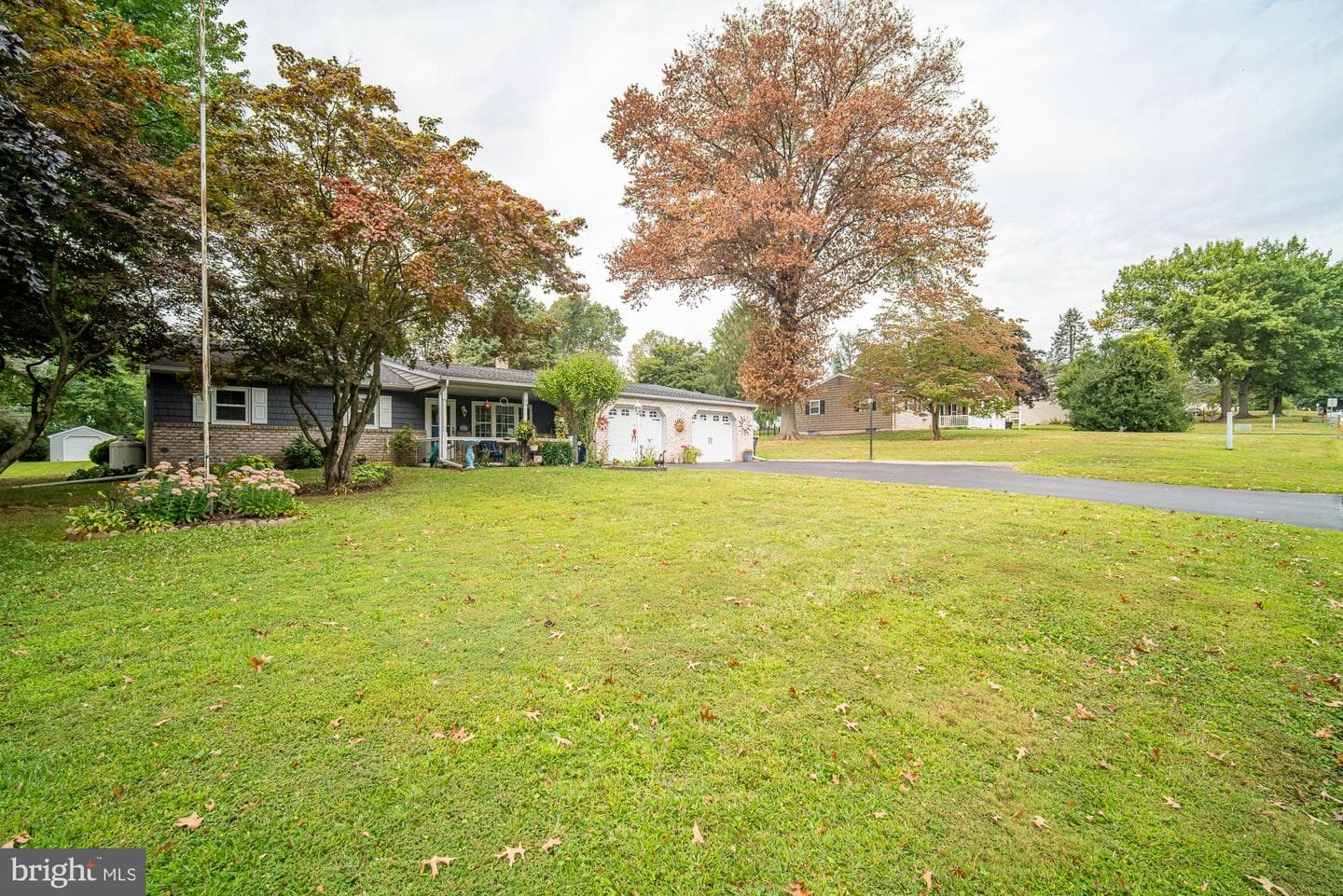864 Elham Drive photo 42