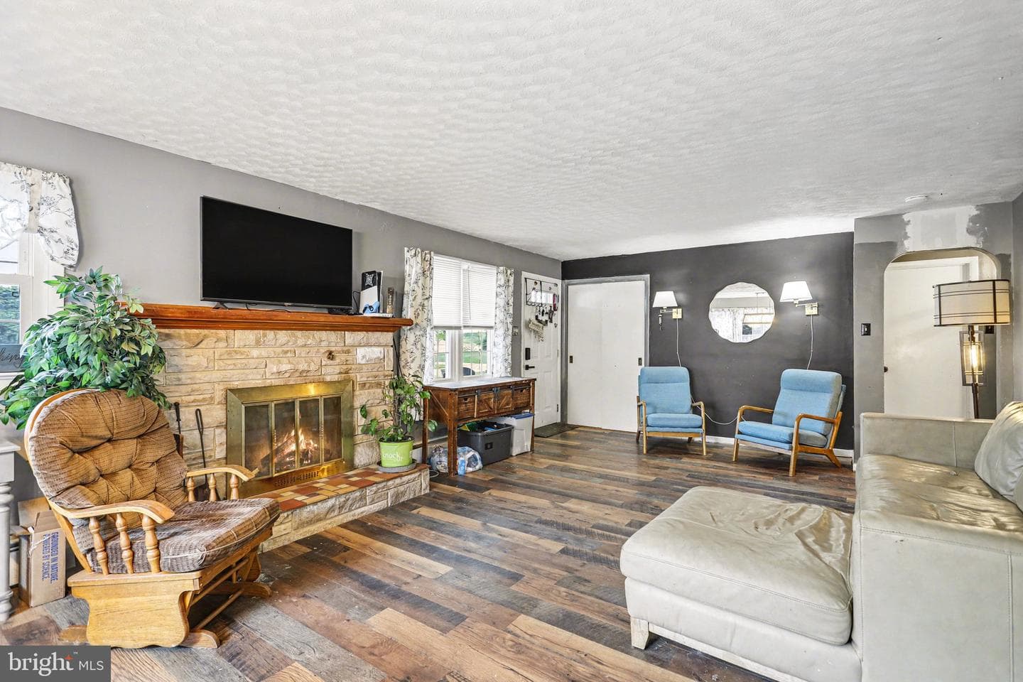 212 Barcroft Road photo 4
