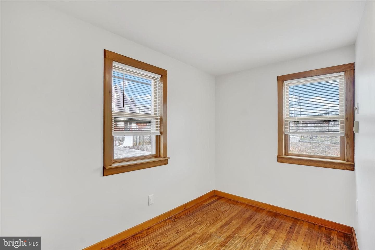 720 Elm Terrace photo 13