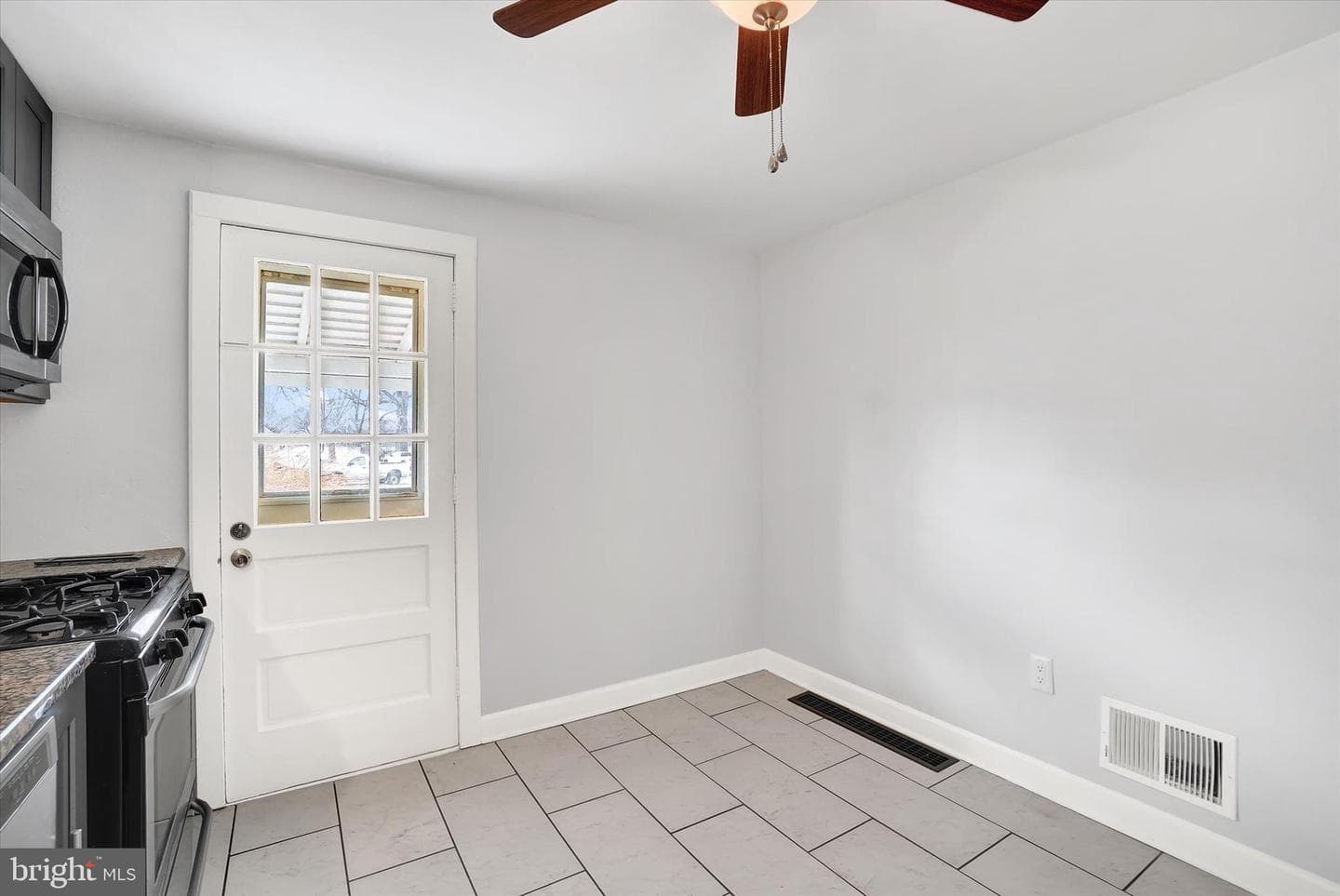 720 Elm Terrace photo 8