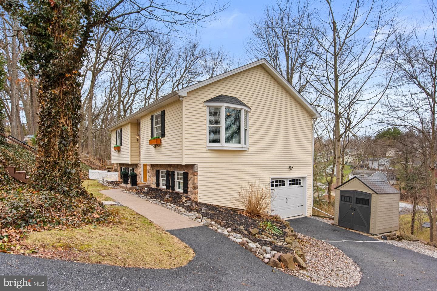 35 Hemlock Lane photo 2