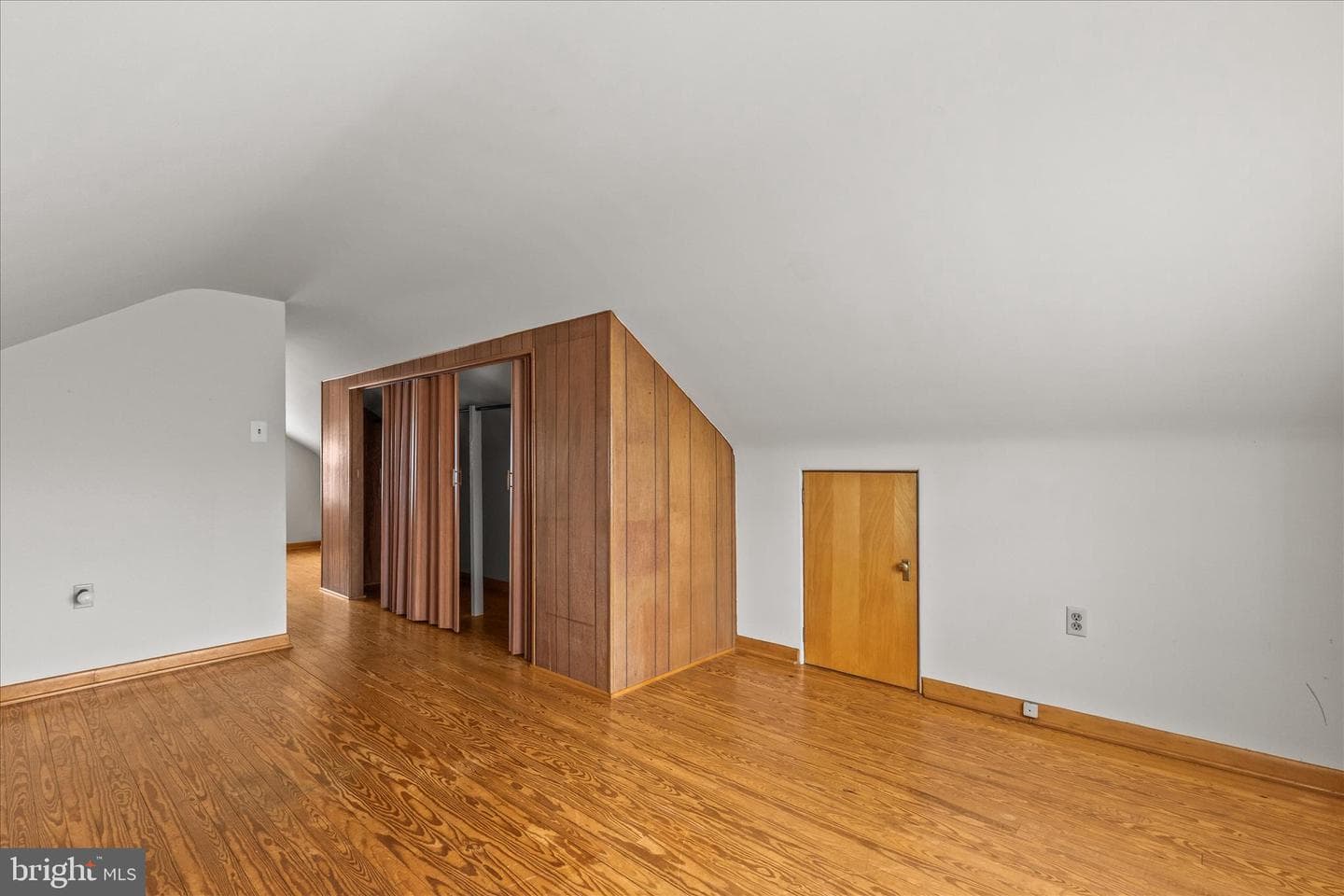 566 Baer Avenue photo 13